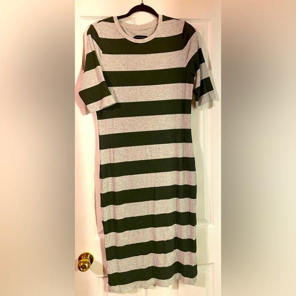 Banana Republic Dresses & Skirts - Banana Republic white and green striped T-shirt dress. Size large